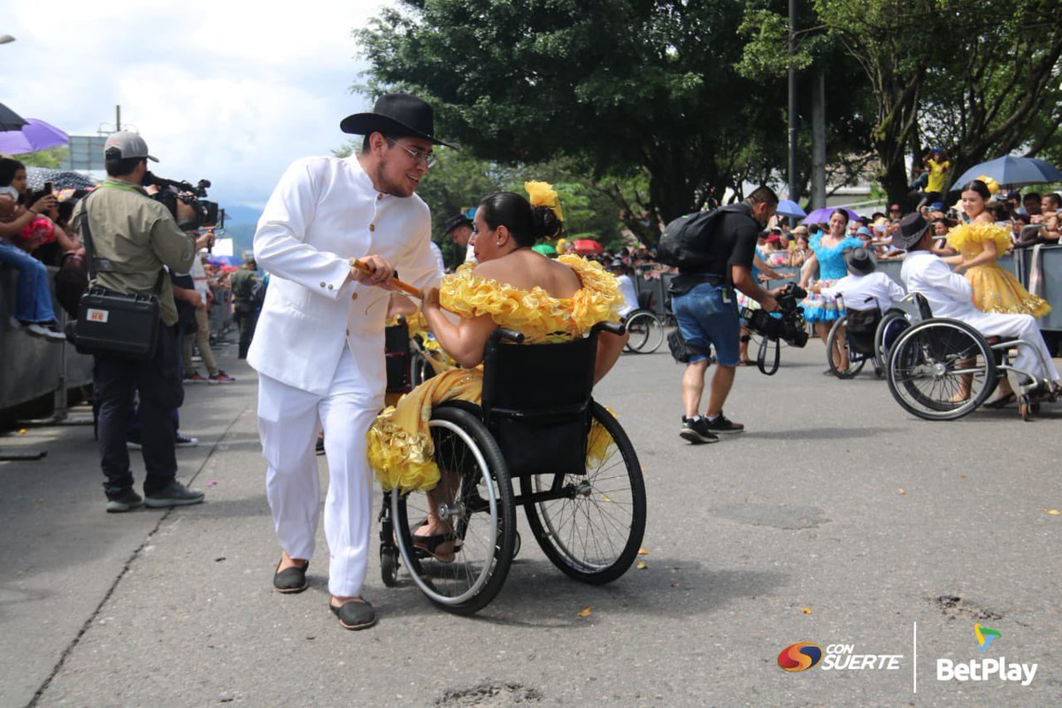 consuertemeta's tweet photo. 🧡El joropo lo vivimos todos, sin importar la edad, la raza, si sabe o no bailar, porque el llano nos llama a disfrutar de su cultura. 

#JoropoSinFronteras #ConSuerte #LlanosColombianos #TorneoDelJoropo #ElMetaTeEspera https://t.co/ZR1VYnqfjQ