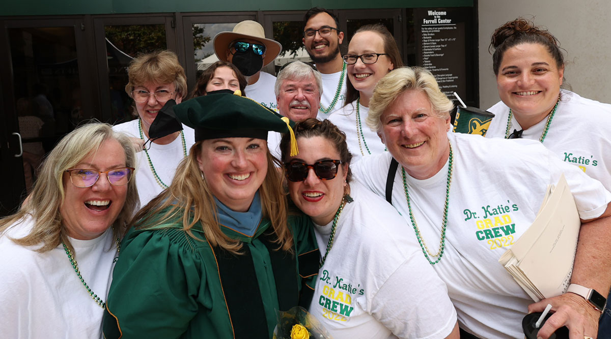 Baylor's tweet photo. Congrats, #BU22 -- you did it! This is what all the hard work was for!!! 🐻🎓🎉

[More #BaylorGrad 📸: https://t.co/G3otjvVwmT] https://t.co/iL6s0VpV3C
