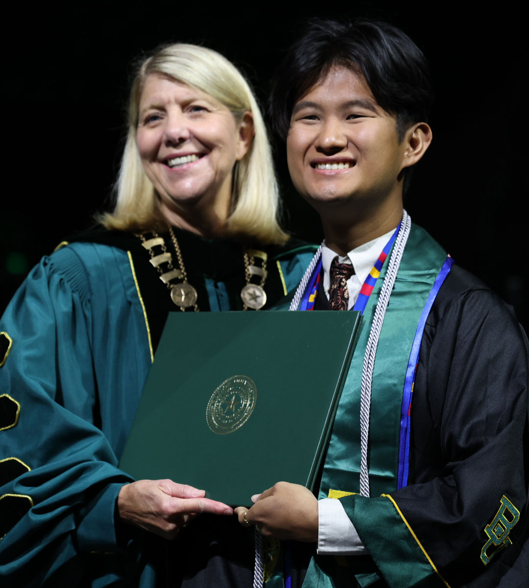 Baylor's tweet photo. Congrats, #BU22 -- you did it! This is what all the hard work was for!!! 🐻🎓🎉

[More #BaylorGrad 📸: https://t.co/G3otjvVwmT] https://t.co/iL6s0VpV3C
