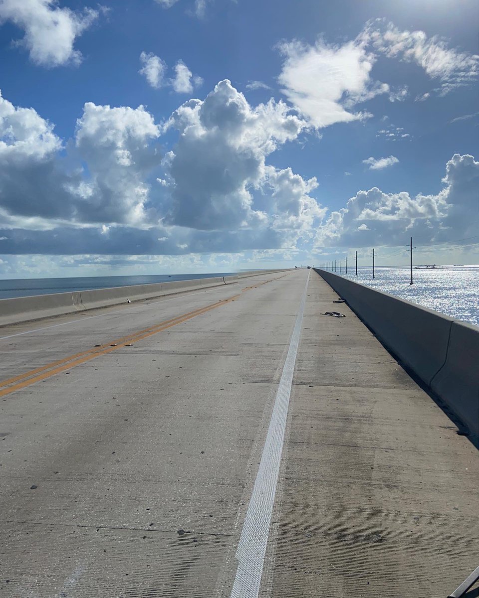 aciperski's tweet photo. End of summer family celebration 🌸 in the keys. Fortunate to have the opportunity to train. Added bonus is the beautiful scenery. #mackcycle #mackcyclist #ctsathlete #triathlontraining #triathlete #teamnuun https://t.co/SoFxBhhvMI