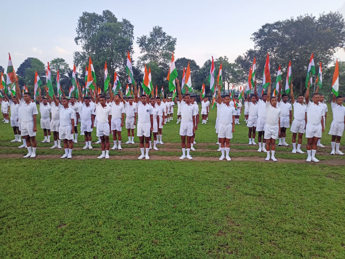 BhriguRay19's tweet photo. Mere Haath Mein Tiranga, 11th APBn Dergaon.
#AzadiKaAmritMahotsav
#HarGharTiranga
#HarGharTirangaAssam
@PMOIndia
@HMOIndia
@MinOfCultureGoI
@CMOfficeAssam
@himantabiswa
@DGPAssamPolice
@assampolice
@commandant11th1 https://t.co/r6kVVaJLIs