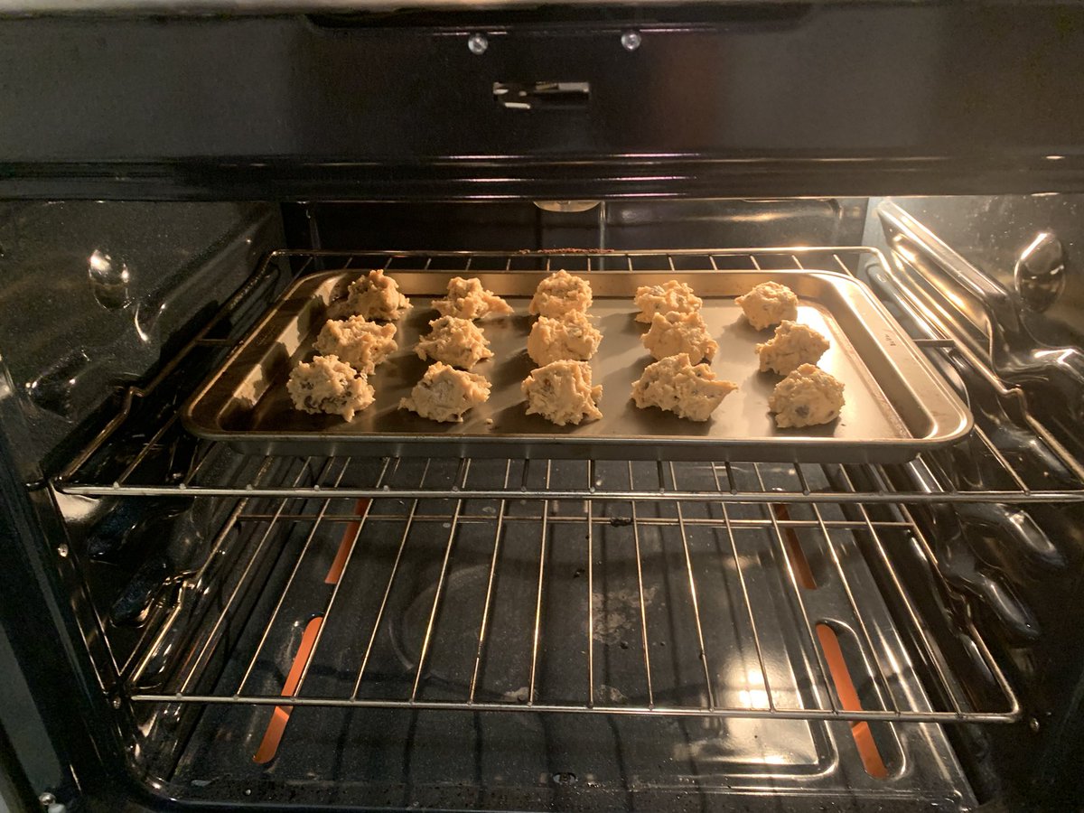 brian_phares's tweet image. .@AdriSutes: all of our friends are out. everyone is having fun but us

me, in the kitchen secretly baking cookies as a surprise: yeah we suck

#FoodBlog #BakingBlog
