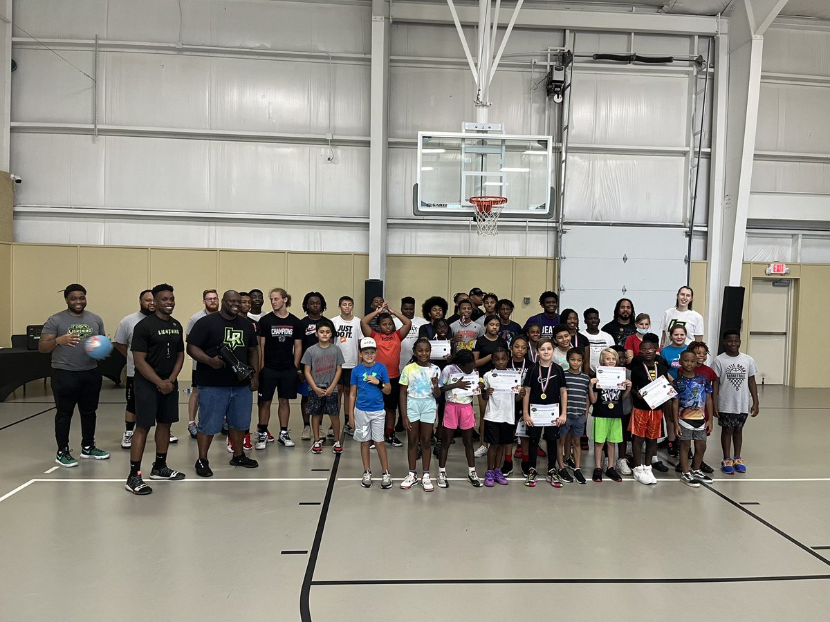 LittleRockLight's tweet photo. Summer basketball camp was one for the books📚 Huge thank you to Life Church of Little Rock for hosting! #LRLightning https://t.co/I9PEsdXzaO