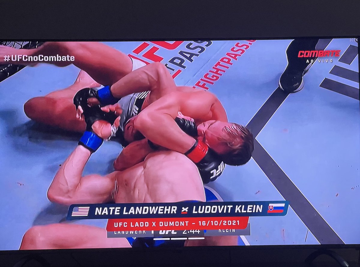 RodrigoPraiamma's tweet photo. Ligado no @combate 📺
#UFCnoCOMBATE https://t.co/TfJTU2b9XE