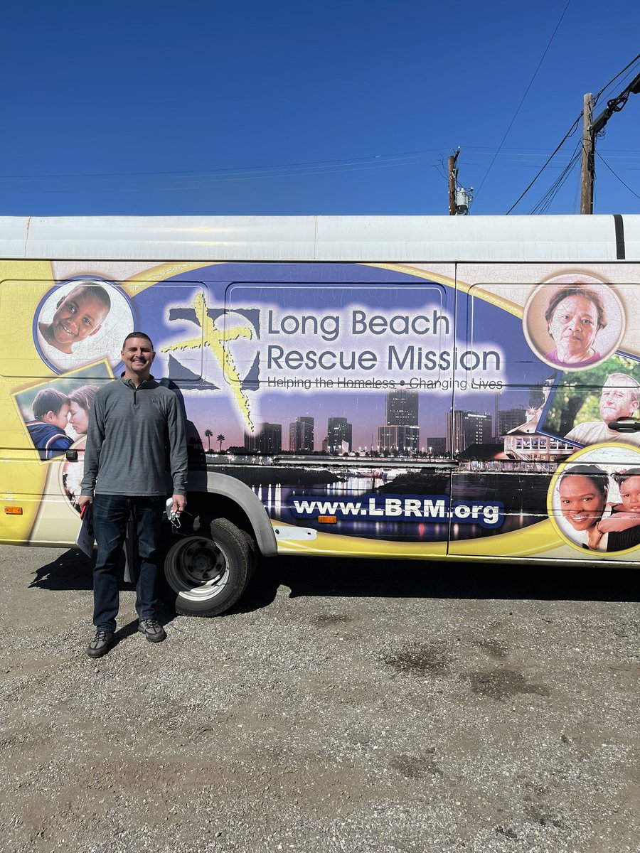 4evermichaela's tweet photo. Extremely excited to give back, be of service, and represent #ATT. Long Beach Rescue Mission #Cerritospride #Giveback #LBRM #Guinningtogether #LifeatAtt @Selphmotivator @Candace_m77 @LatricebMSS @DanaColemanWil1 @zubiatecassie https://t.co/c3zTqrAuv7