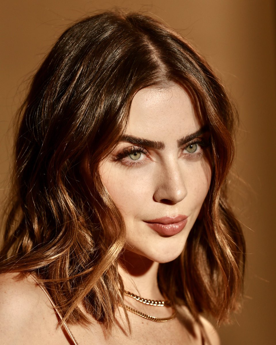 HugoGloss's tweet photo. OMGGGG! Chiara nasceu! @JadePicon acaba de revelar seu novo visual para viver Chiara, sua personagem na nova novela das 9, “Travessia”, e aqui estão os cliques exclusivos! Em conversa com o https://t.co/L8KMpyyrD4, Jade disse ter amado o resultado. (📸 Matheus Yashi) https://t.co/ZAl79mFSLQ