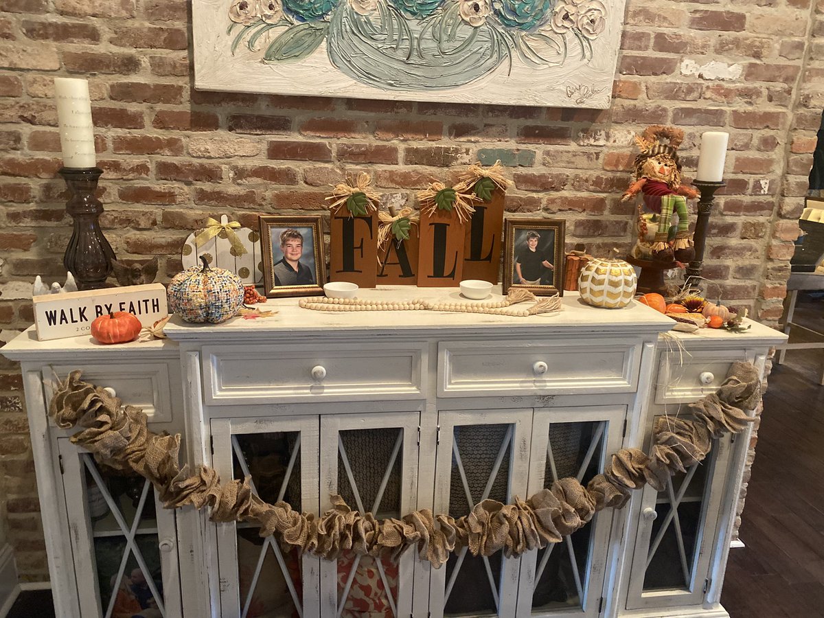LaurenFBaker's tweet photo. @ThejbakerERA When the football season is almost upon us, the ladies of the South bring out the pumpkins! Letβs go! π₯³ππ #thisisntall https://t.co/NzSg2LzD0k