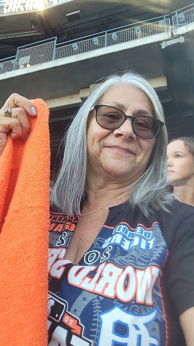 24bornOrange's tweet photo. @49ersSFGiants1 ...got my og rally rag #2010 &amp; 2012 WS T on..
🧡🖤⚾️
#2012WS 
#LetsGoGiants https://t.co/eMgPdjHB8L