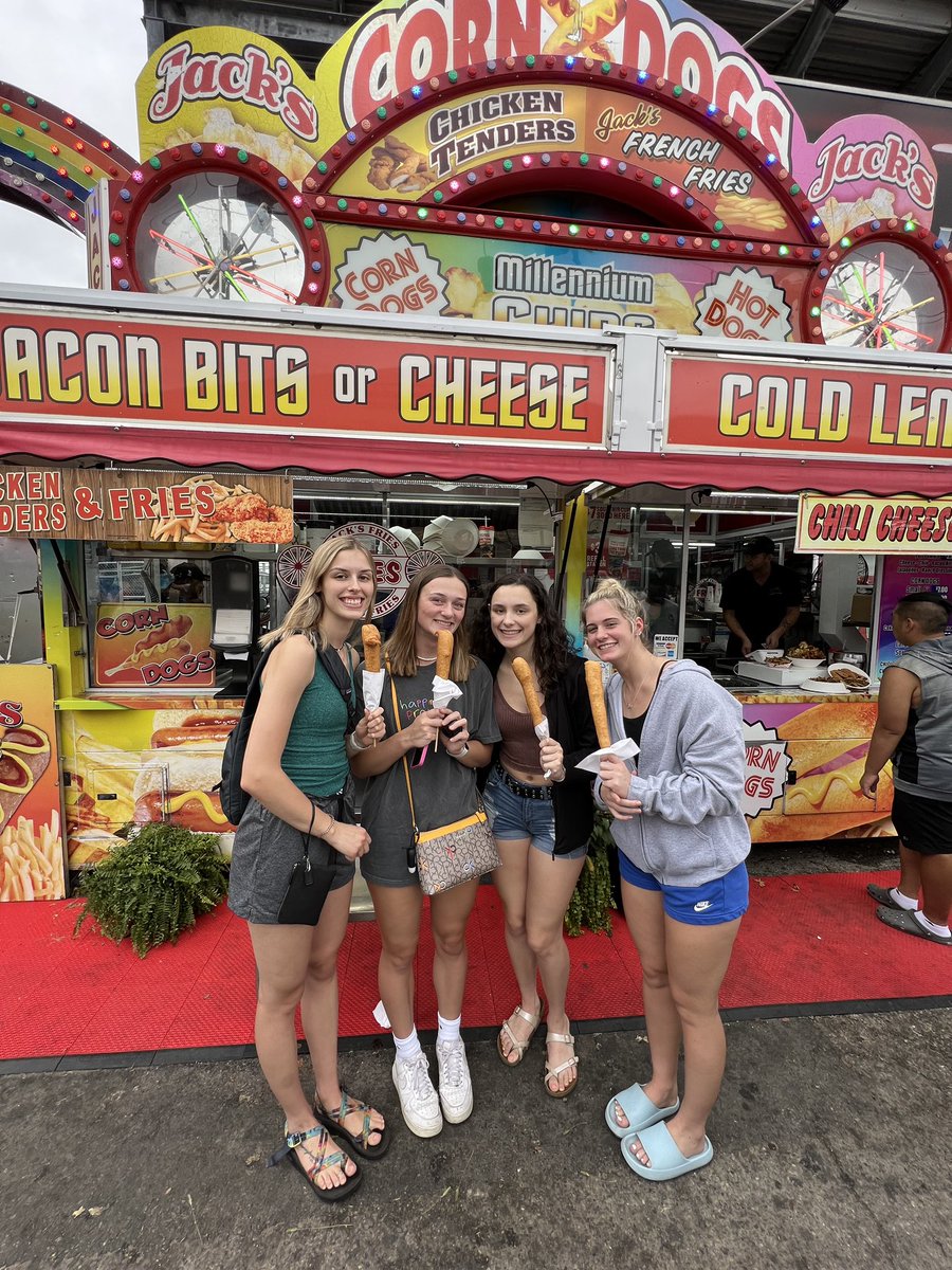 ParksideVB's tweet photo. Much deserved afternoon off and fun at the Wisconsin State Fair 🎡🧀 https://t.co/PzHwPjnBzP