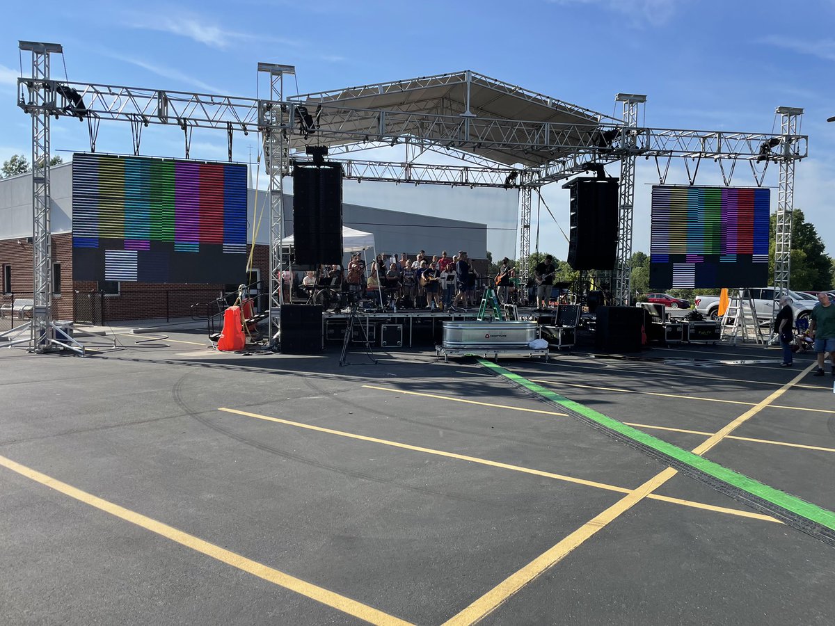 PastorCLW's tweet photo. T minus 15 hours until we celebrate Jesus in one massive church service on the grounds at @fcfamilykc
10:00 AM at the Greenwood campus
Bring a lawn chair.
#fclife https://t.co/dIpBoa1ubO