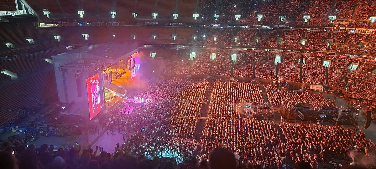 NgermannNick's tweet photo. 10 years ago I saw @machinegunkelly in small town Indiana with a 1000 people crowd max. Now he's filling @FEStadium with @travisbarker. My mind is blown. Hats off to you, MGK! PROUD OF OHIO! https://t.co/0i7D1k8rGY