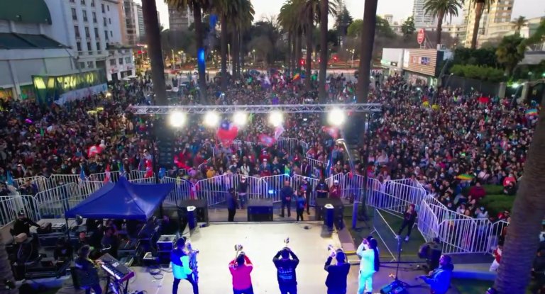 andres20ad's tweet photo. No hay #Cadem que resista esto. Miles de personas en Viña del Mar, Puente Alto, Melipilla. La derecha tendrá la prensa, tv, radios y encuestas. Nosotros, la calle. Y las elecciones se ganan en la calle. El Apruebo ganará, porque en Chile los demócratas somos más. https://t.co/rlRHqSTWOU