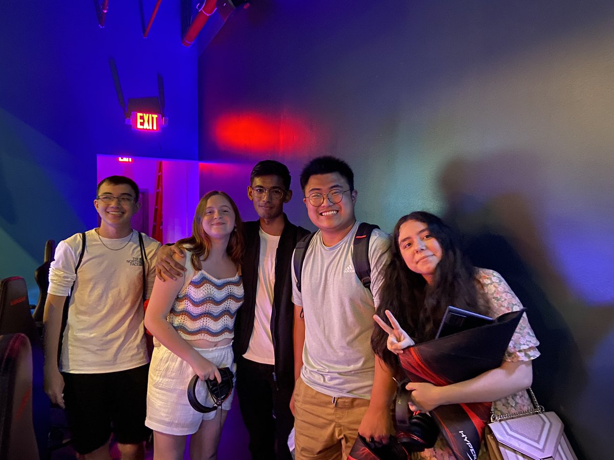 Ev_0_'s tweet photo. DAY 2 OF BROOKLYN LAN BABY LETS FUCKING GO @Andrea_Nyaa @polarfishy @ kimmy @ dashy https://t.co/13OJ4KJodx