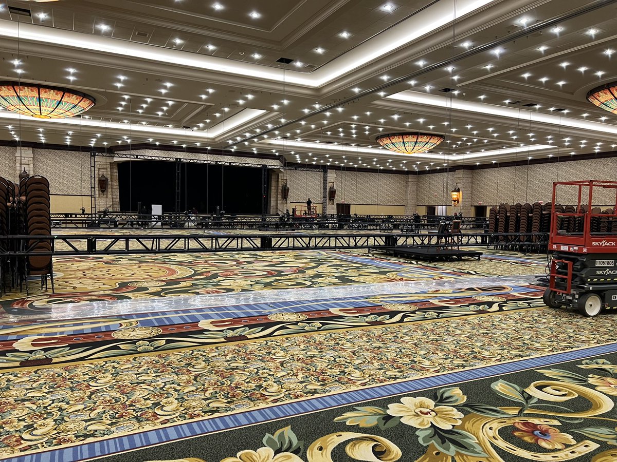 Right Here, Right Now we are getting closer to being ready to host the DO Summit!  While we host our DOs, the team will be preparing to host all of the GMPs Monday afternoon!
#ChilisRightNow