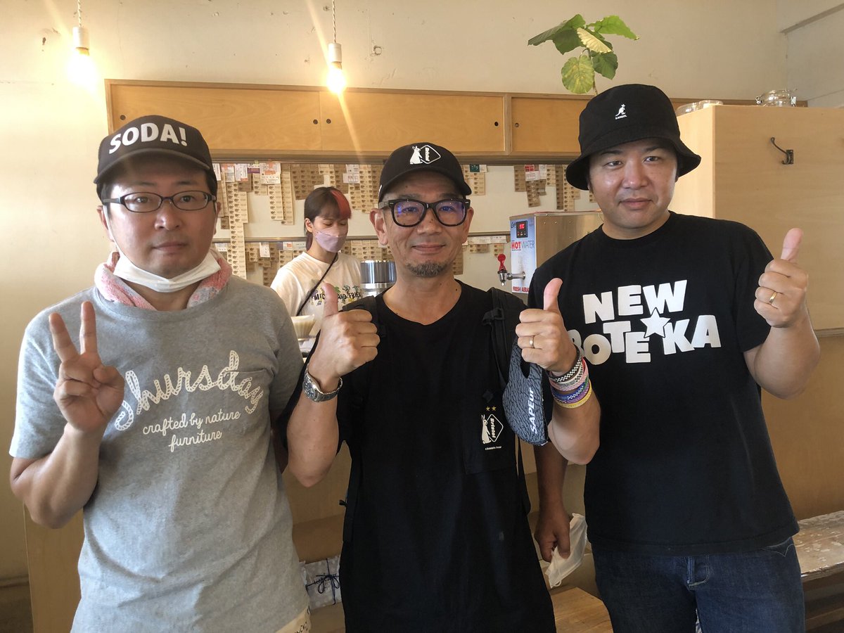 matsumototaku's tweet photo. この3ショットはもうないで😂
ゲルググ初期メンバーのカメちゃんとおおいしこうへいくん。
#leadcoffee #thursday_furniture
https://t.co/0qmn6XEXXT https://t.co/JMDISNBAjx