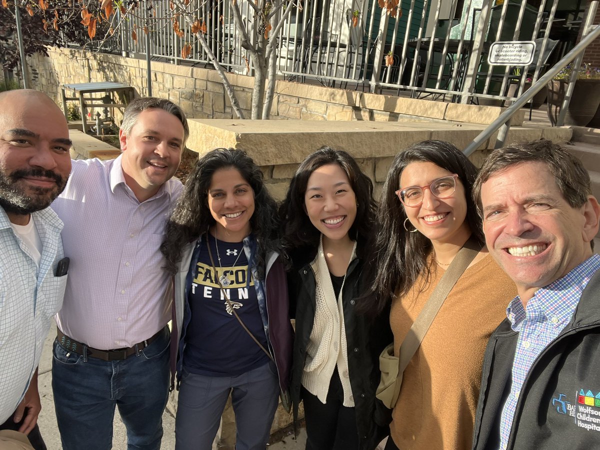 SGMcKenzieMD's tweet photo. PHM faculty bonding at the @AmerAcadPeds @PHMFellowships #FellowsConference https://t.co/9pIJteBJ6i