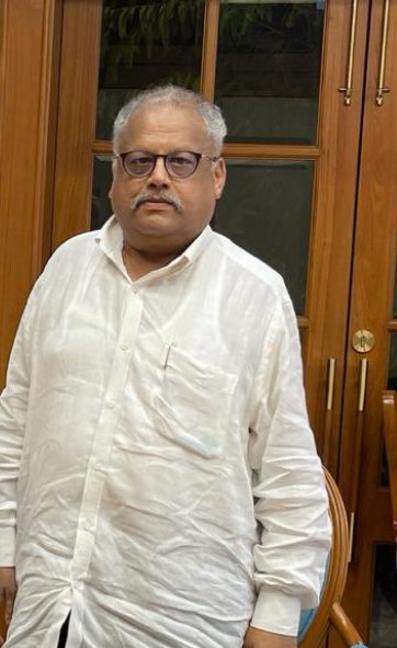 shyamu024's tweet photo. Billionaire veteran investor and Akasa Air founder Rakesh Jhunjhunwala passes away at the age of 62 in Mumbai.  #Rakeshjhunjhunwala #Riplegend https://t.co/xp0BiYI42v https://t.co/h7BLhSyYHW