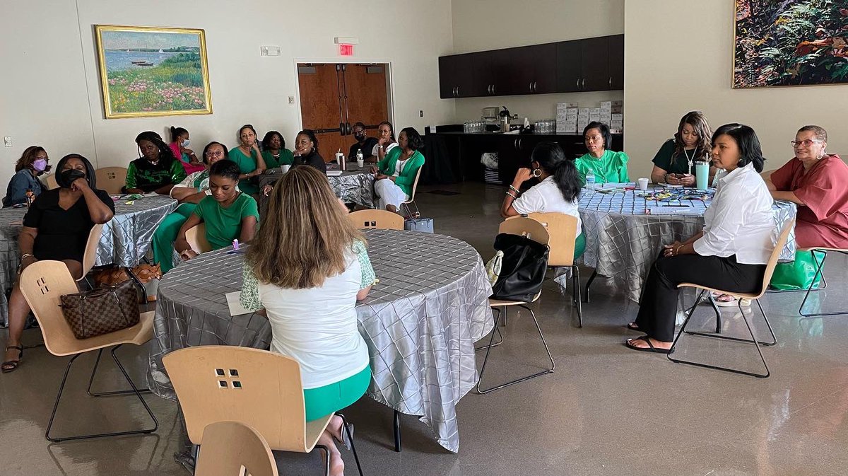 LBLinksChapter's tweet photo. Back to business 💚🤍 We had an engaging and informative chapter retreat. We met at the Mississippi Museum of Art. During lunch, we toured the “Legacies of the Great Migration” exhibit. Members were encouraged to start their day in a healthy way.
#LBLinks
#SALinksInc
#LinksInc https://t.co/9nsX9J4goG
