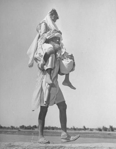 learnpunjabi's tweet photo. A Sikh man carrying his wife on his shoulders. Photograph by Margaret Bourke-White #1947Partition https://t.co/Hzj3GUypyF