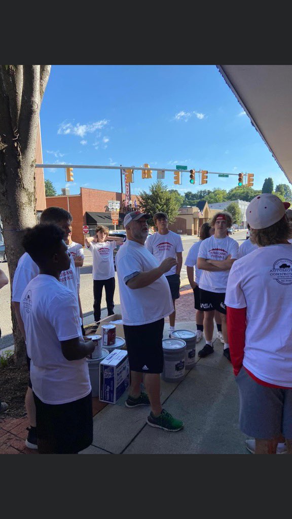 MSHSHurricanes's tweet photo. If you like the new paint at the Japanese Steakhouse in Marion, thank a football player #givingback https://t.co/rasLlDyXQi