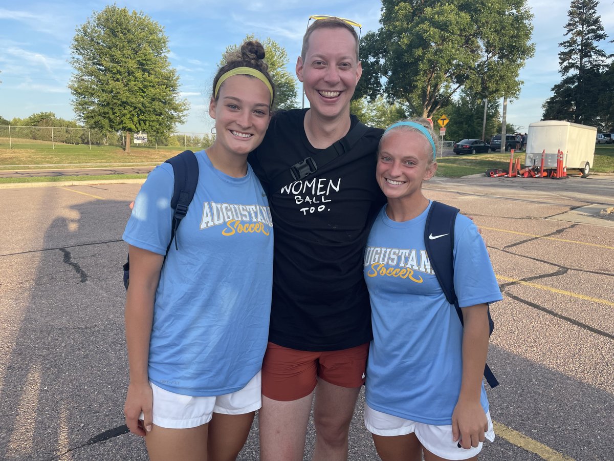 JoelKaskinen's tweet photo. Women ball too...@avenelson18 and @jduser32 sure do anyway!

Right, @AugieSoccer?! https://t.co/ALxdlzUxBa