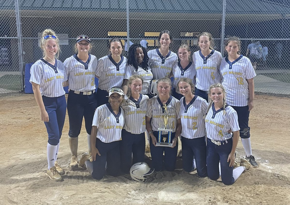 STJOEBRUINS's tweet image. 🥎 Varsity Final 🥎 

From Indianola Academy Tournament 
Championship Game

Lady Bruins 11 Washington 1

Lady Bruins are tournament champions! 
#GoBruins
@StJoeMadison @BoostersBruin