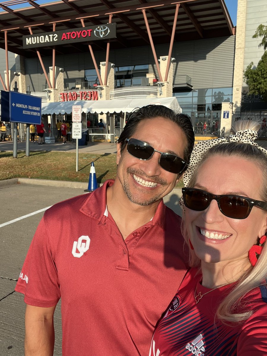 HolaChurchLady's tweet photo. It’s going to be a SUITE night @ToyotaStadiumTX thanks to @FCDallas and @CoServ, and one of the very best assistant principals for making all this happen for me, @AdamJinkens !
#partnersineducation #apoftheyear #yayairconditioning https://t.co/bvZTrwamFh