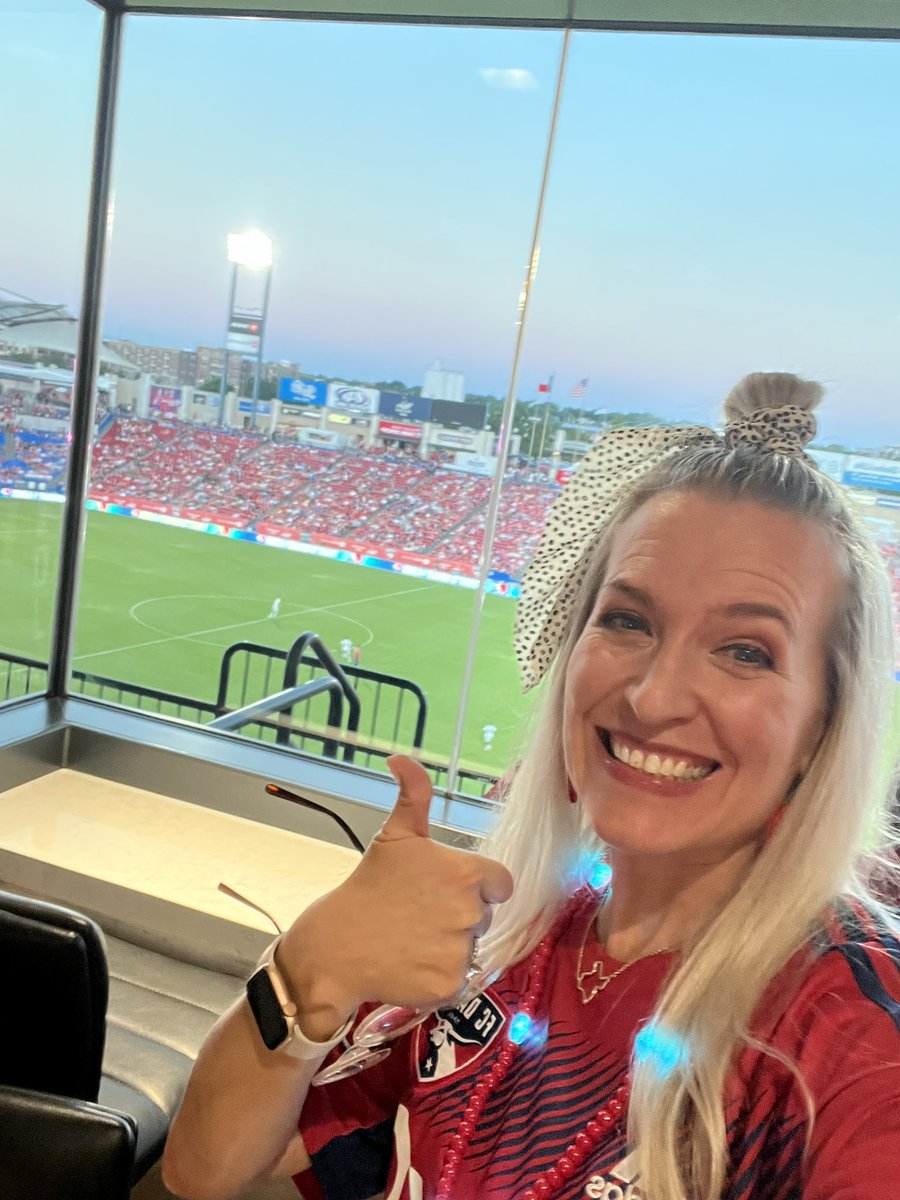 HolaChurchLady's tweet photo. It’s going to be a SUITE night @ToyotaStadiumTX thanks to @FCDallas and @CoServ, and one of the very best assistant principals for making all this happen for me, @AdamJinkens !
#partnersineducation #apoftheyear #yayairconditioning https://t.co/bvZTrwamFh