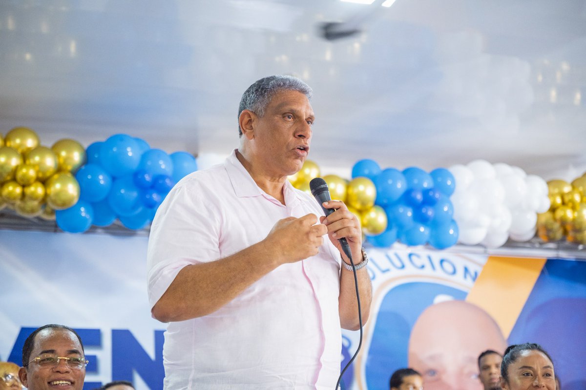 chuvasquez's tweet photo. Hoy juramentamos en Cabrera al alcalde @marlonariasRD y en Nagua a Ángel Manuel López, quienes junto a más de 300 dirigentes de diferentes organizaciones políticas decidieron unirse para ser parte del cambio. 
¡Bienvenidos al Partido Revolucionario Moderno! #ContigoSomosMejores. https://t.co/528U8X2Z0J