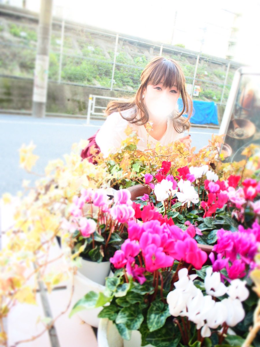 mmmmaaakki's tweet photo. 女の子に変身して外出したいな〜
スカートを穿いて、ヒールで歩く
あの感覚は忘れられない✨
最初は人気の無い所にしか行けなかったけど、これからは色々な所に行って撮影したいな〜💓

＃女装　＃女装サロン　#Makeover_ZOOM 
＃女装外出　＃女装さんと繋がりたい https://t.co/O7eg8dC2jh