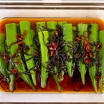 漬かり具合が最高!ピリ辛な「無限だし漬けオクラ」。