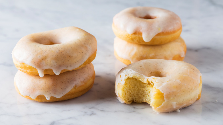 SmallPlayz_'s tweet photo. @SantaDecides i was just trying to make a donut on blender. https://t.co/uqCo4zrhMk
