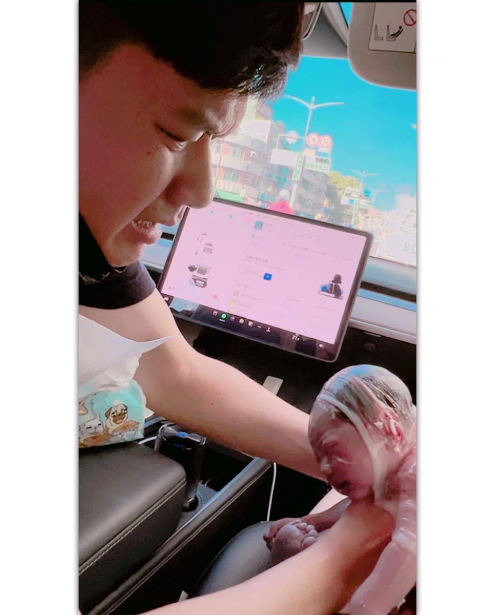 hsumacher's tweet photo. A Taiwan couple gave birth to their child in their Tesla after being turned away by the hospital @elonmusk 

https://t.co/xzi7EbvZbK https://t.co/r31nVLVsEH