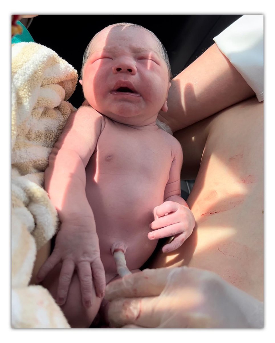 hsumacher's tweet photo. A Taiwan couple gave birth to their child in their Tesla after being turned away by the hospital @elonmusk 

https://t.co/xzi7EbvZbK https://t.co/r31nVLVsEH