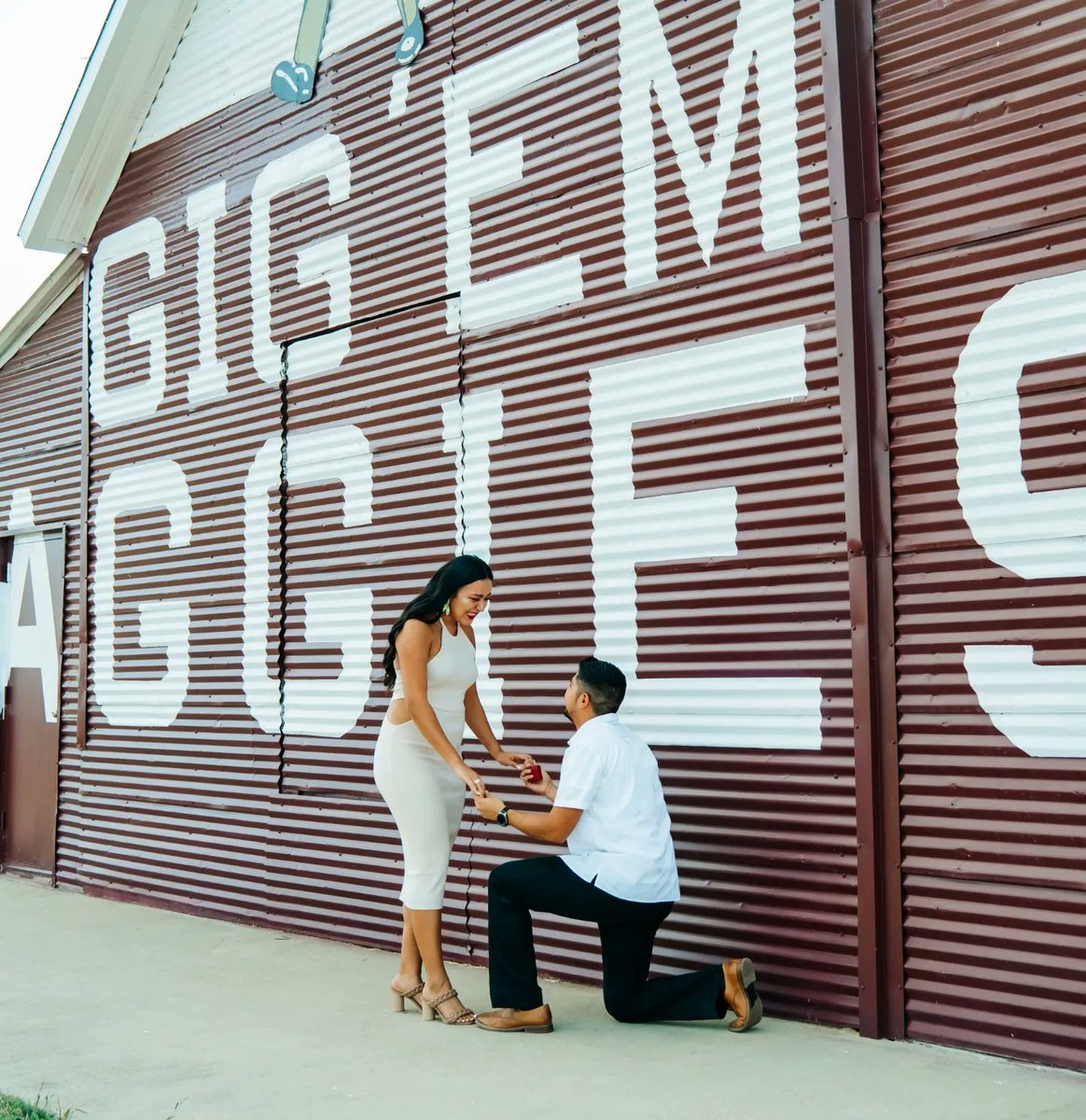 RigoFranco11's tweet photo. So I could get together with my fiancé. https://t.co/wNyOLsFPzj