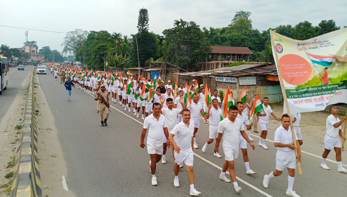 BhriguRay19's tweet photo. Hamare Hathon mein Tiranga, 11th APBn Dergaon
#AzadiKaAmritMahotsav
#HarGharTiranga
#HarGharTirangaAssam
@PMOIndia
@HMOIndia
@MinOfCultureGoI
@CMOfficeAssam
@himantabiswa
@DGPAssamPolice
@assampolice
@commandant11th1 https://t.co/RlJYzcMABs