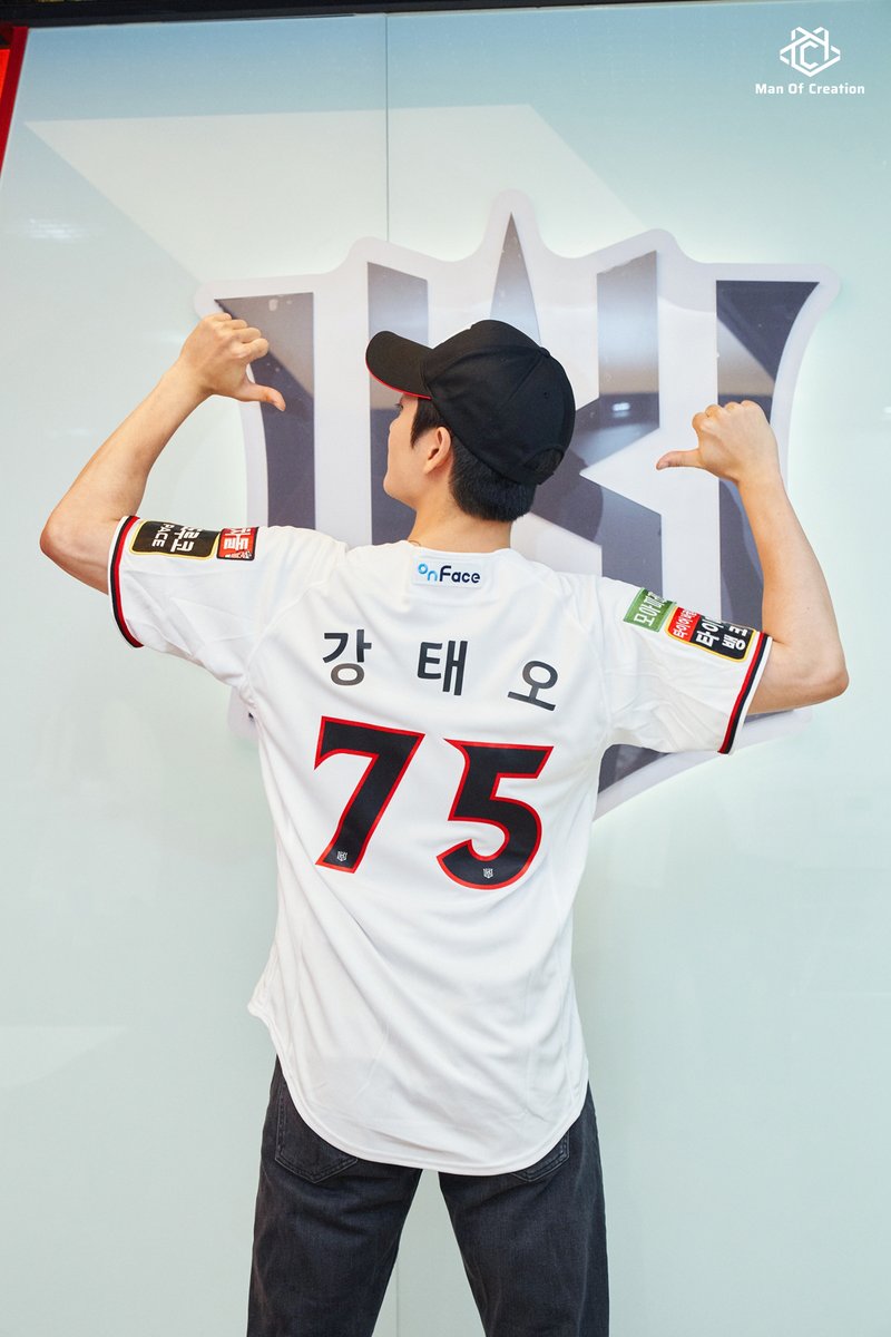 manofcreation0's tweet photo. 청춘 영화 한 편 뚝딱 완성한 
강태오의 첫 시구⚾️ 현장으로 
여러분을 초대합니다💌
https://t.co/magNgEO0JN

#강태오 #kangtaeoh
#맨오브크리에이션 #manofcreation
#75태오 #KTO #레전드시구 
#국민섭섭남 #국민유죄남 #스윗태오 https://t.co/ULoUfoN0cZ