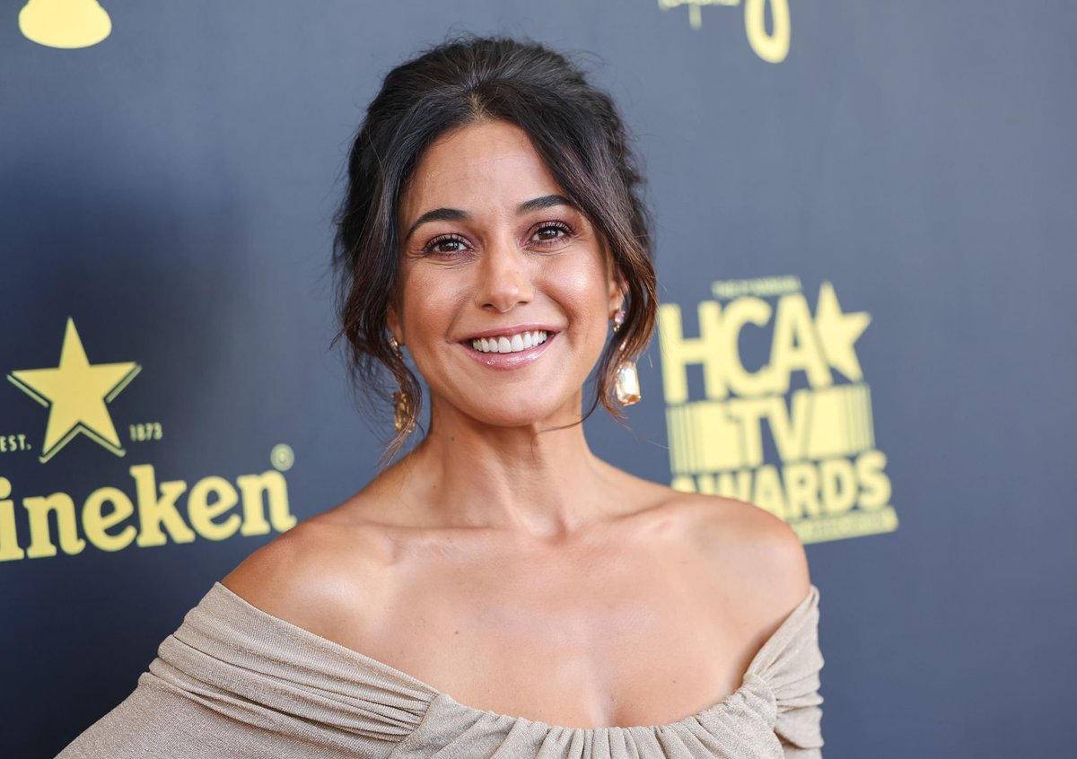 Emmanuelle-Chriqui.com tweet media