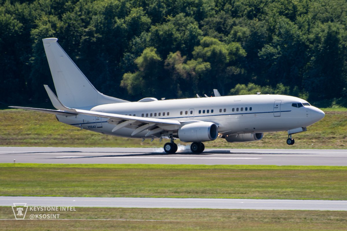 KSOSINT's tweet photo. USAF discrete livery C-40B 'VENUS32' 02-0042 (#AE11F8) doing training at #MDT/#KMDT on 8-12-22 https://t.co/oMteNDgtj2
