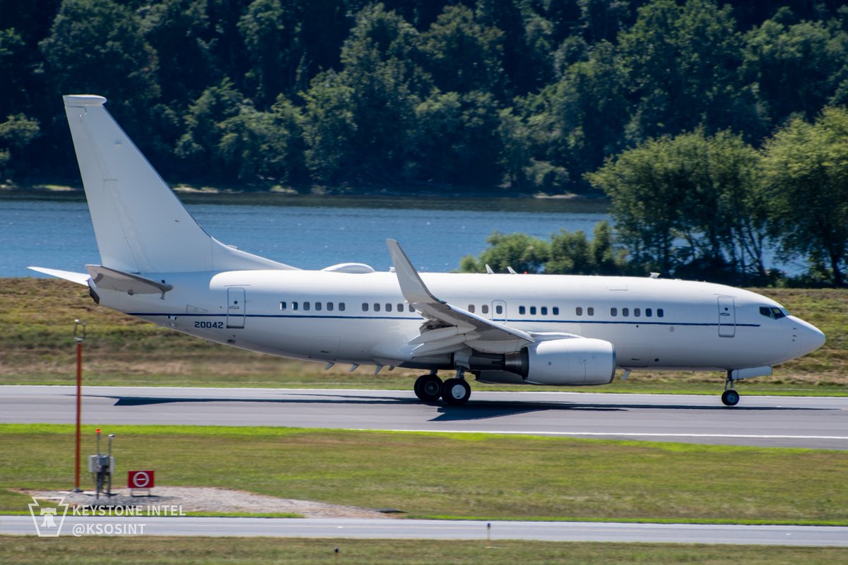 KSOSINT's tweet photo. USAF discrete livery C-40B 'VENUS32' 02-0042 (#AE11F8) doing training at #MDT/#KMDT on 8-12-22 https://t.co/oMteNDgtj2