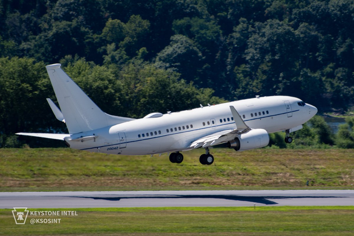 KSOSINT's tweet photo. USAF discrete livery C-40B 'VENUS32' 02-0042 (#AE11F8) doing training at #MDT/#KMDT on 8-12-22 https://t.co/oMteNDgtj2