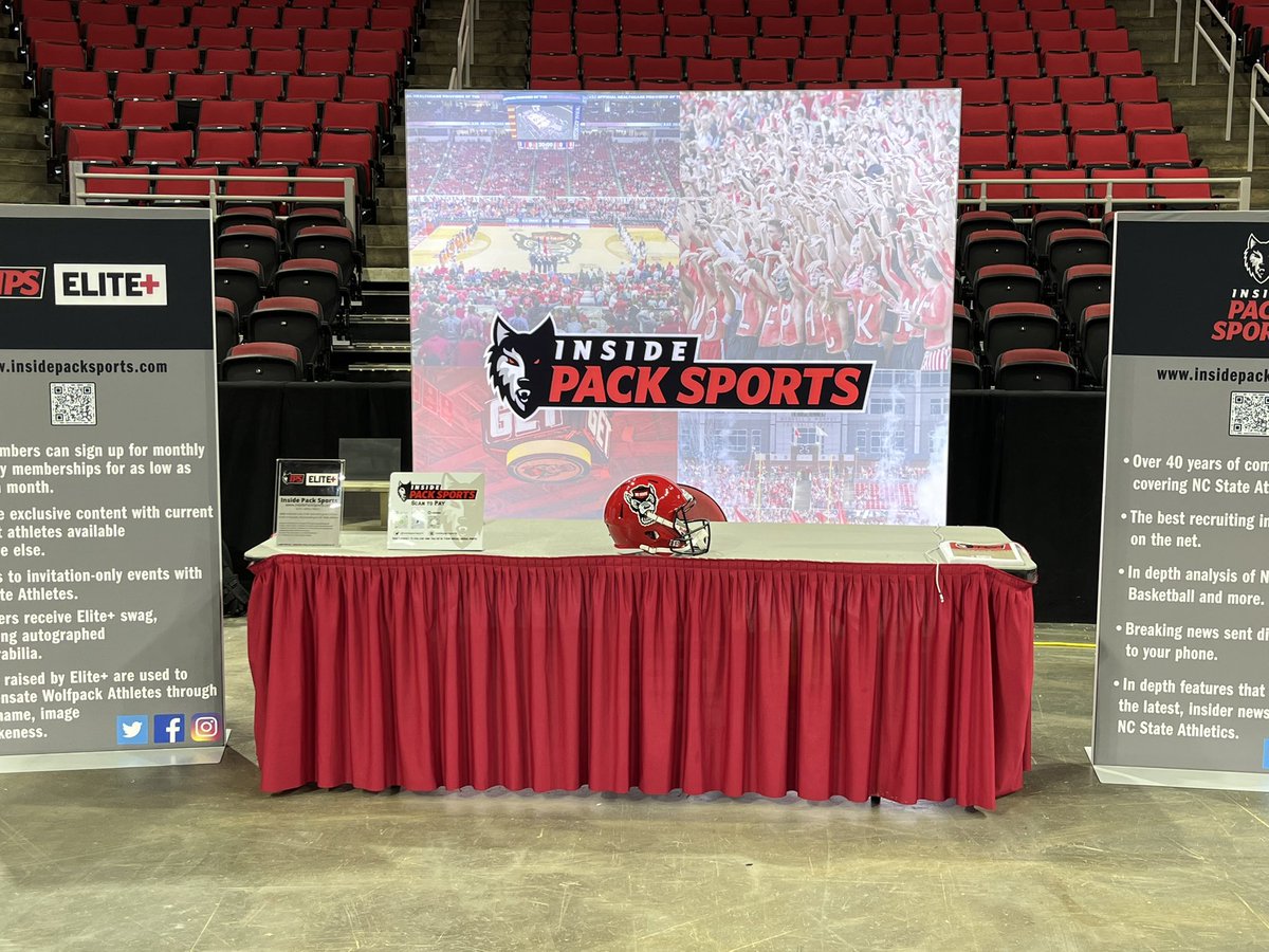 InsidePackSport's tweet photo. Great Meet The Pack Day event today where we were able to meet a bunch of members and add some new members! It was well-done by @packofwolvesnil and happy to help sponsor with @packofwolvesnil and @fishmomof2girls https://t.co/k6Gn1I40UD