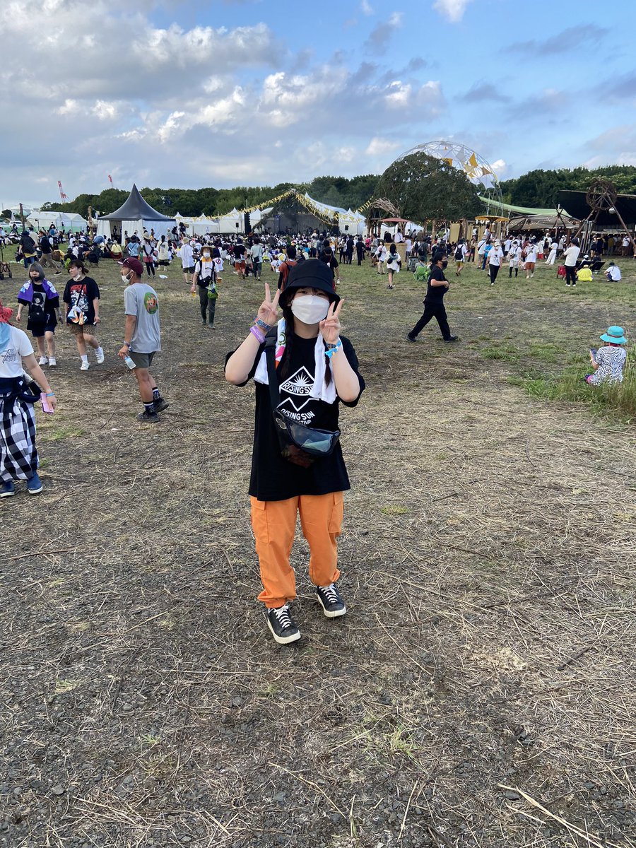 maiditter's tweet photo. 人生初のフェスと前から2番目で見る深夜のフレデリックは最強でした👏👏
 #RSR2022
#フレデリック https://t.co/kdS0FKLBnK