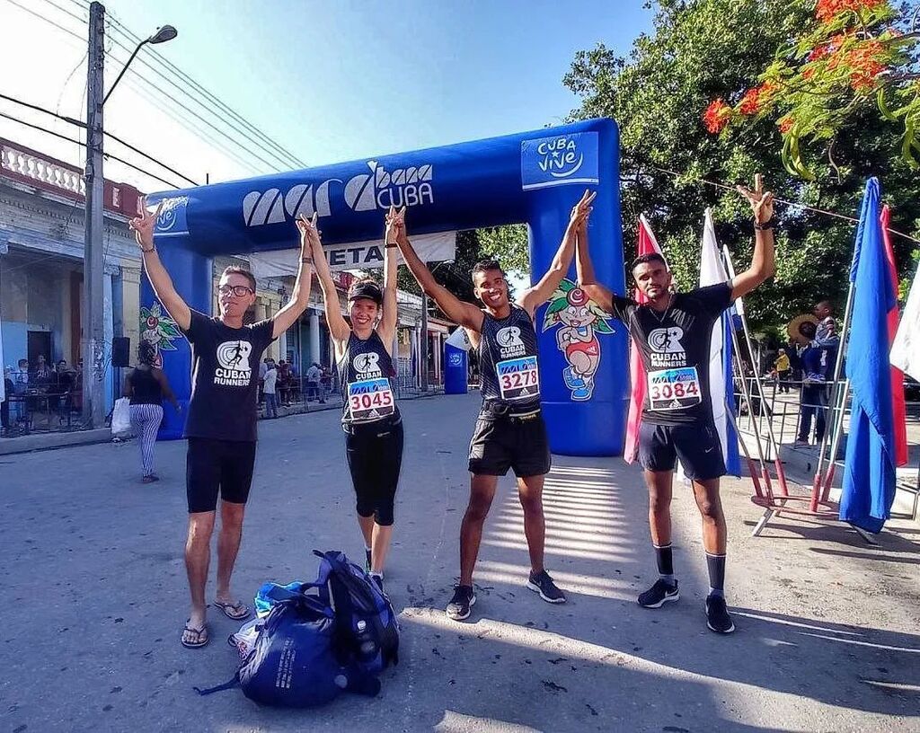cubanrunners's tweet photo. "¡Ha sido una mañana feliz! ¡Feliz de compartir una hermosa y dura carrera junto con amigos que me apoyaron en todo momento para cumplir con el objetivo sub 2 horas en la Media Maratón "Ideal Olímpico" de San José de las Lajas a Güines." 😊

"El traye… https://t.co/Kl5MWywznm https://t.co/fFB1tW2nBV