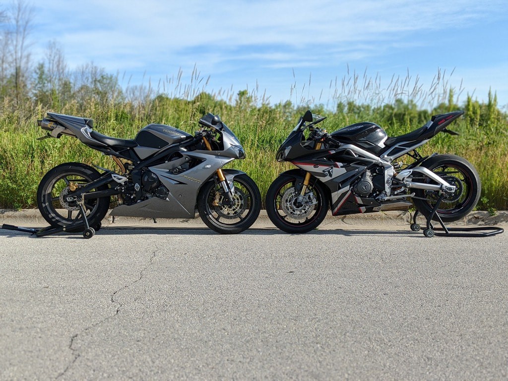RoadDirtTV's tweet photo. Since the 765 is a tribute to the Moto2 championship, I thought a track comparison was most appropriate.
Read the full article: Original and Ultimate
▸ https://t.co/ErWZc0RSbT
#Ridelife #Roaddirt #Moto2 #MotoGP #MotorcycleComparison #Bikes&Gear https://t.co/jtTTPXbMJD
