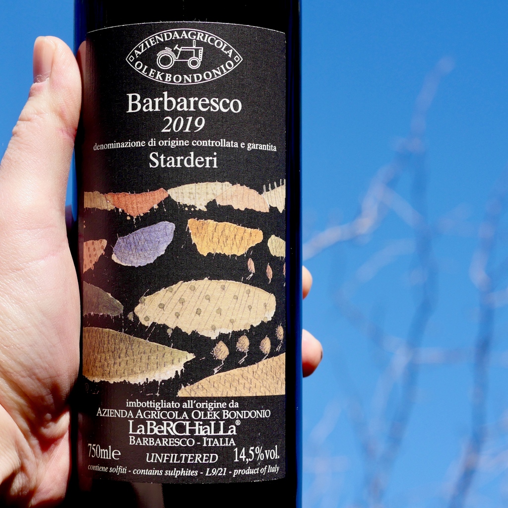 Olek Bondonio Barbaresco 'Roncagliette' 2019 ➺ winedecoded.com.au/product/olek-b…
​•
Vitality, superb fruit, tannins, balance, perfume, harmony &amp; complexity are there in spades. The purity, shape &amp; flow are inasane. Incredibly complete wine that will be incredibly rewarding with time!