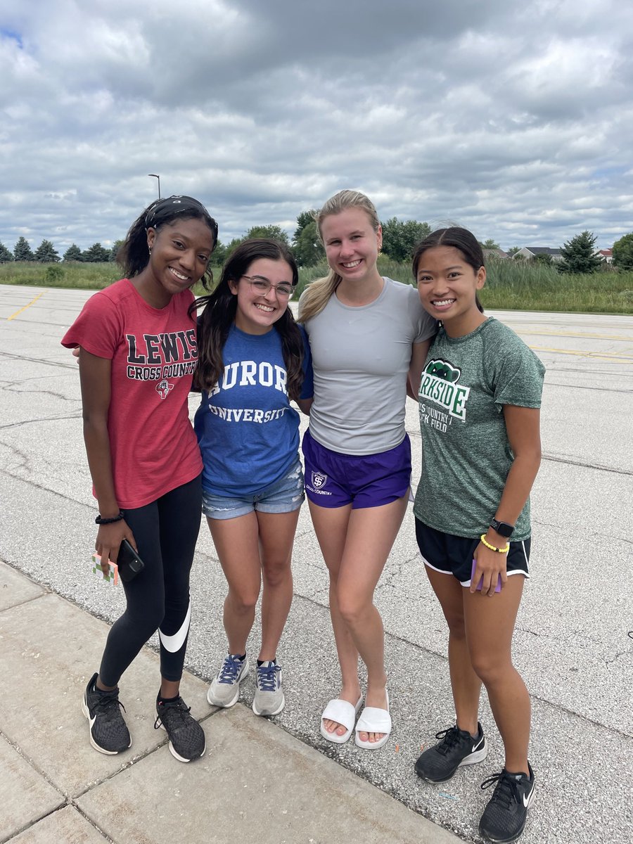 RunningOEHS's tweet photo. Seeing and hearing from our OEXC alumni makes my heart happy! Thanks for coming back to see us and sharing your words of wisdom with our 2022 team! We love you all! @IderanOE @CoachKell3 https://t.co/YEFNDReR0T