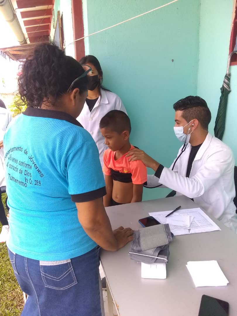 Paulaidalmabor2's tweet photo. Inspirados en el ejemplo del Comandante en Jefe, los colaboradores brindamos 
salud y amor en la tierra de Bolívar, Chávez y Maduro.
@CATCuboR #FidelPorSiempre
#FidelVive #CubaPorLaPaz #CubaPorLaVida @cubacooperaven @minsapcuba
@Cubacooperabol2 
@PerezAltunaga https://t.co/NK653i28tw
