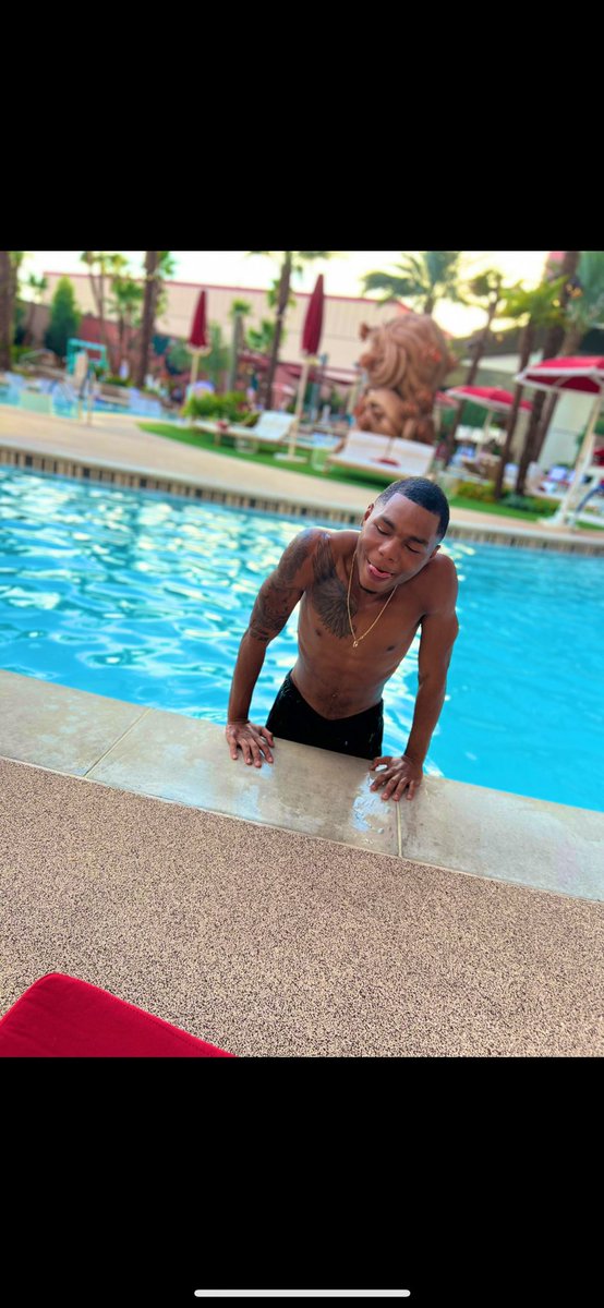 MulaTrell_'s tweet photo. The way I’m was kickin’ my pimpin’ a regular n****, he can’t even dig ( Damn ) #Vegas https://t.co/wb9YcRLROa
