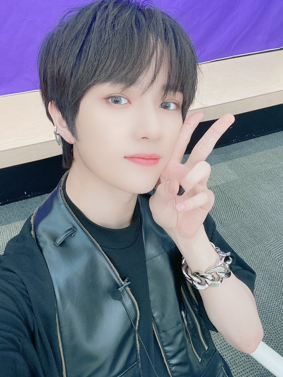 _lbdofficial_'s tweet photo. · 🌌 * @ __ LXD ✧ 𝕔𝕠𝕞𝕖 𝚊𝚗𝚍 (𝗳𝗲𝗲𝗹) with 朕𝐮𝐬 › #ENLIGHTEN𝗗𝗕

[#BARTH🐻] Y para rematar mi día, vine al #ENLIGHTEN𝗗𝗕 corriendo a felicitar a mi mion favorito por su gran esfuerzo. Además hay que aprovechar el #ITS𝗗𝗔𝗬𝗢𝗡𝗘 para disfrutar de su compañía. https://t.co/PX5vhFa6LY